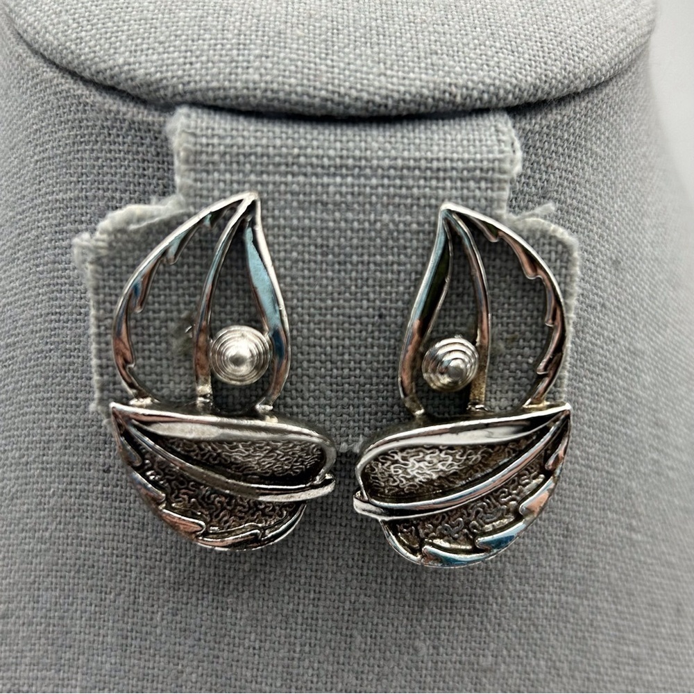 Sarah Coventry Silver Tone Abstract Leaf Large Clip On Earrings Nature Tree